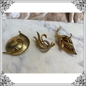 LOT OF 3 VINTAGE GOLDTONE BROOCHES (VGUC)